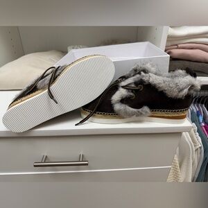 Brand new See By Chloé Glyn Rabbit fur shoes in gray.